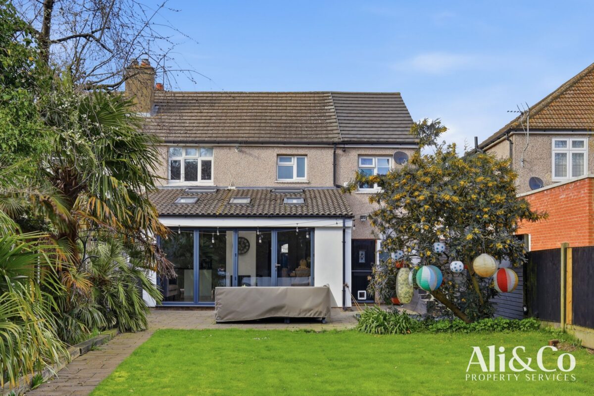 College Avenue, Grays