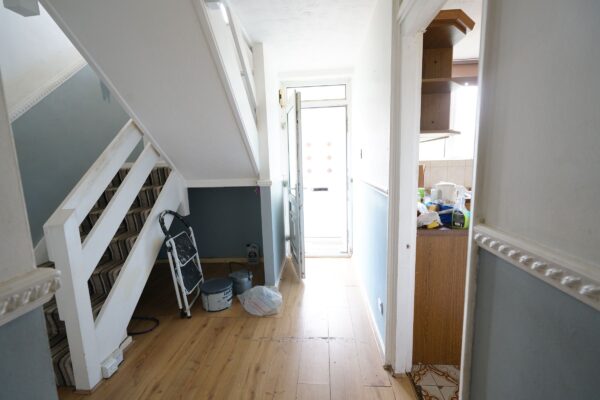 a Broxburn Drive, South Ockendon