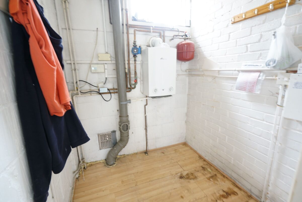 a Broxburn Drive, South Ockendon