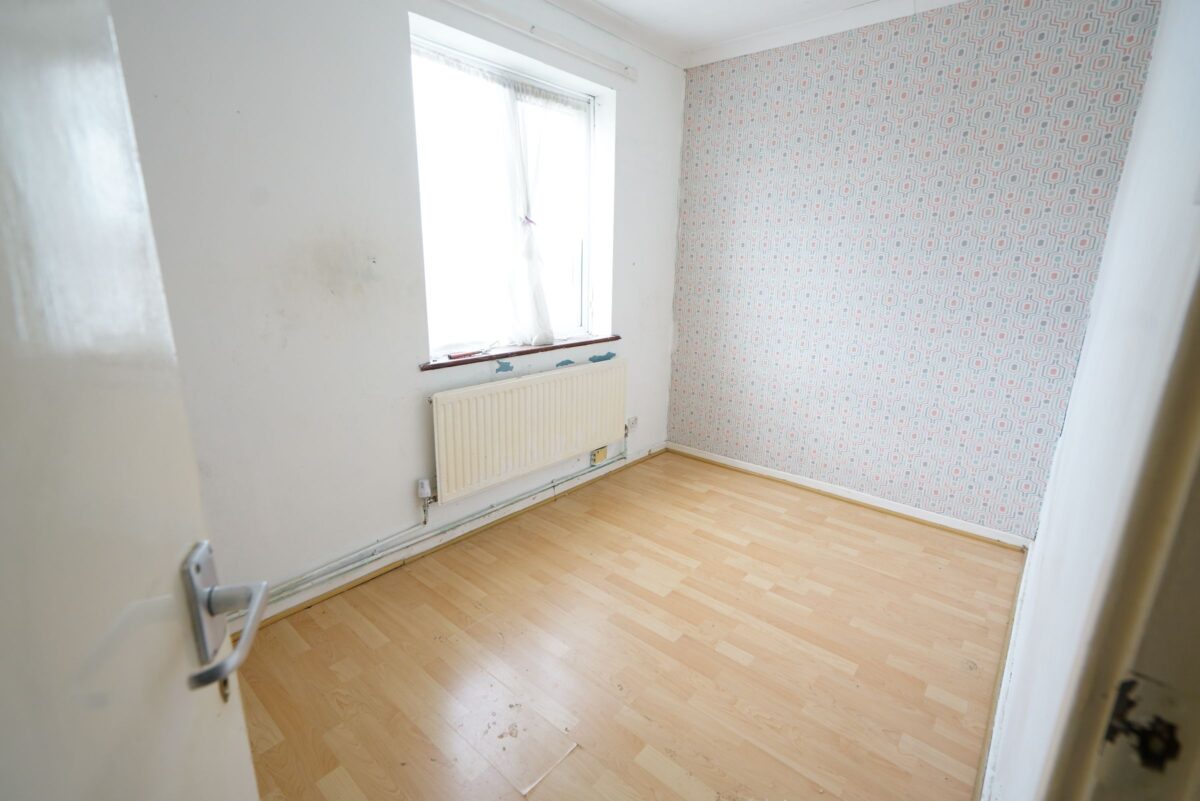 a Broxburn Drive, South Ockendon