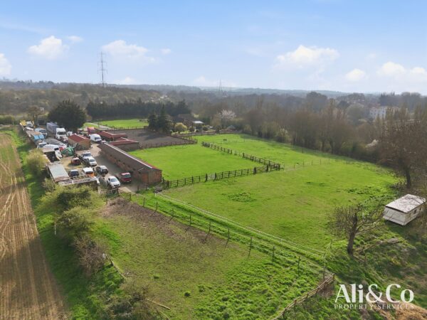 Rainbow Acres, North Stifford