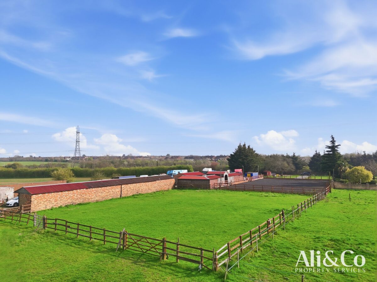 Rainbow Acres, North Stifford
