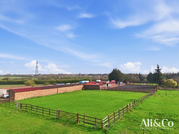 Rainbow Acres, North Stifford
