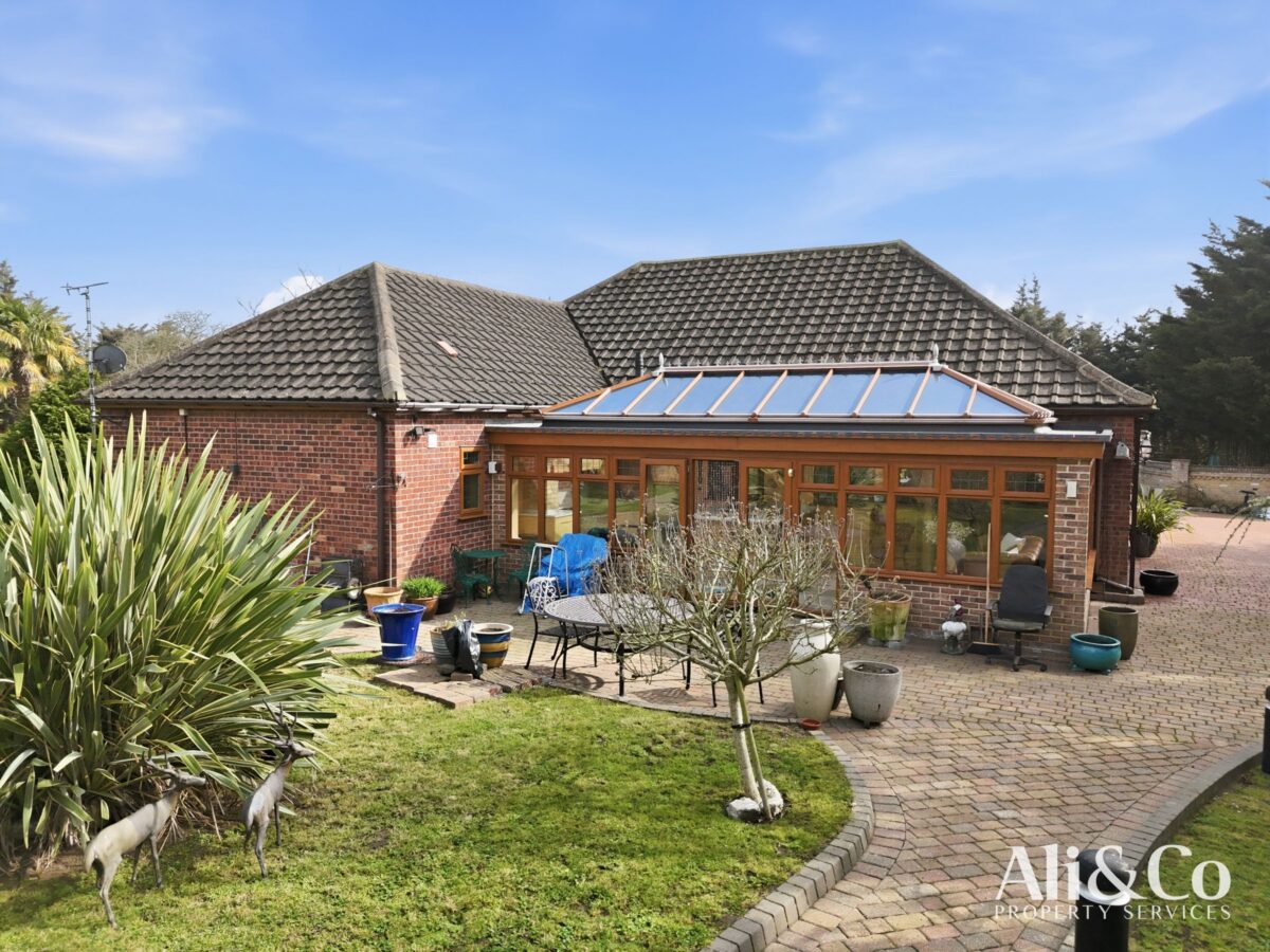 Rainbow Acres, North Stifford