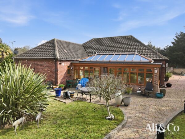Rainbow Acres, North Stifford