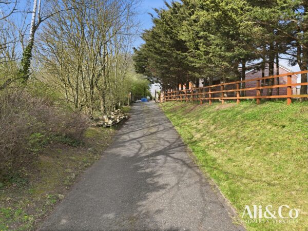 Rainbow Acres, North Stifford