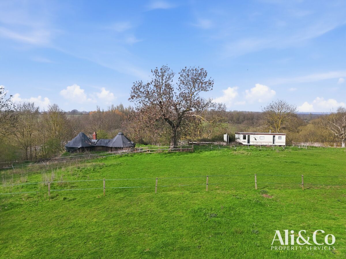 Rainbow Acres, North Stifford