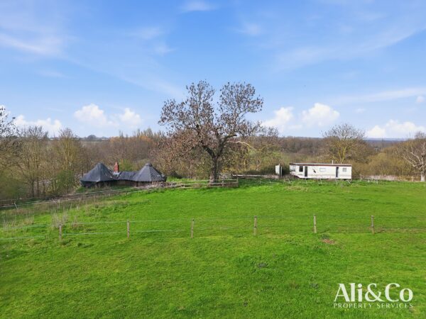 Rainbow Acres, North Stifford