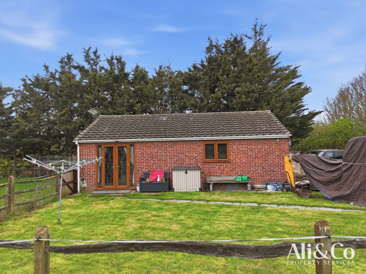 Rainbow Acres, North Stifford