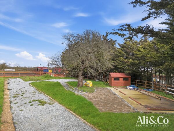 Rainbow Acres, North Stifford
