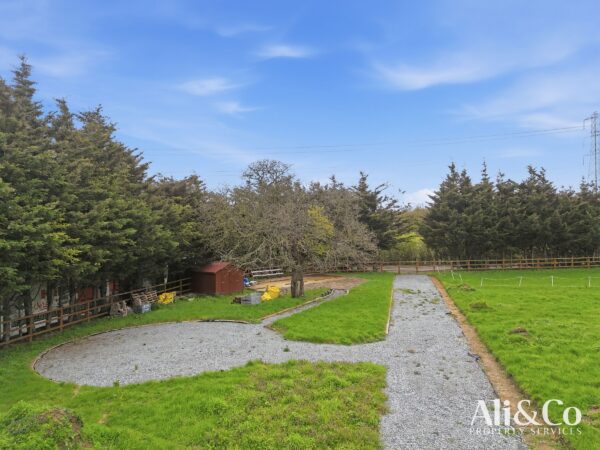 Rainbow Acres, North Stifford