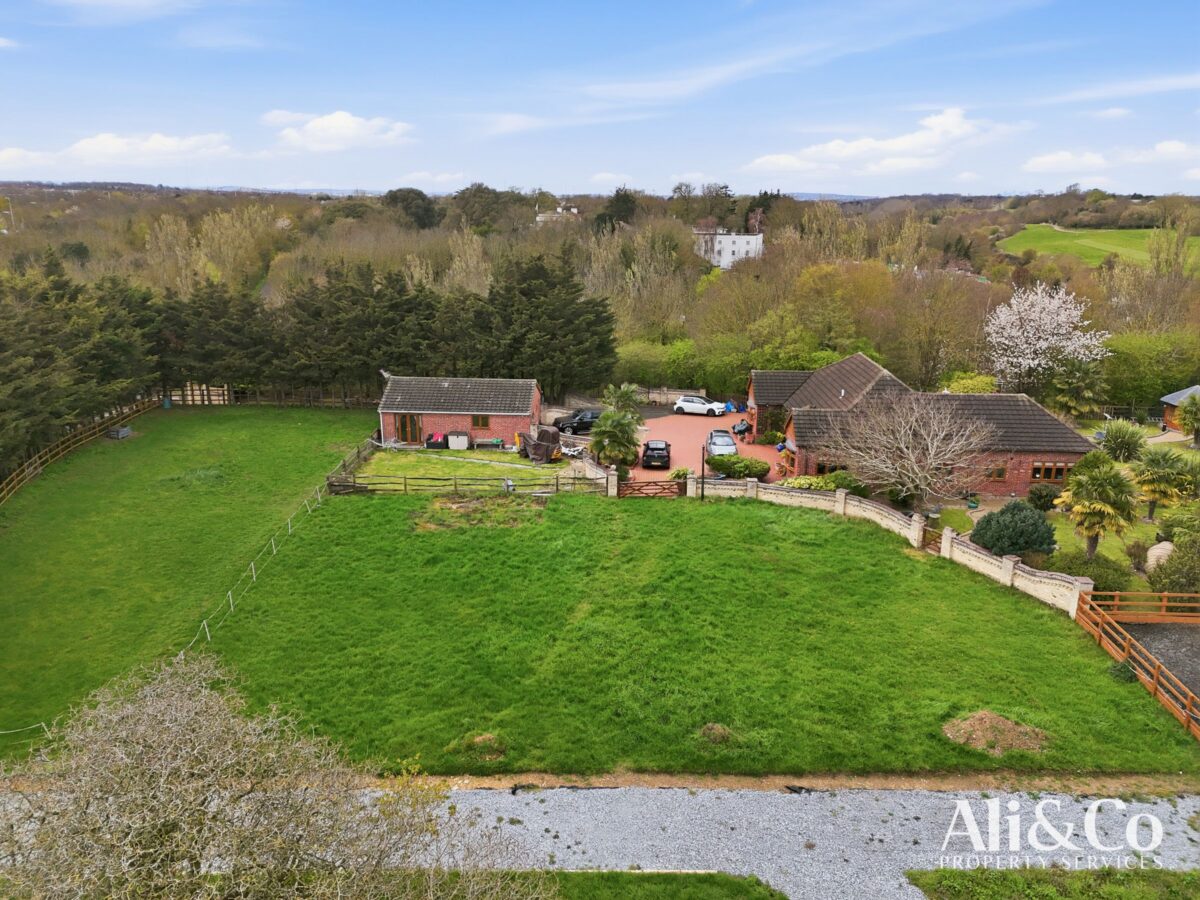 Rainbow Acres, North Stifford