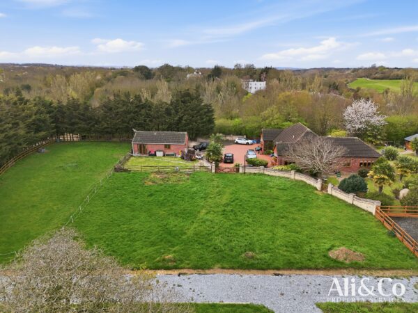 Rainbow Acres, North Stifford