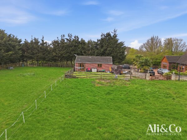 Rainbow Acres, North Stifford