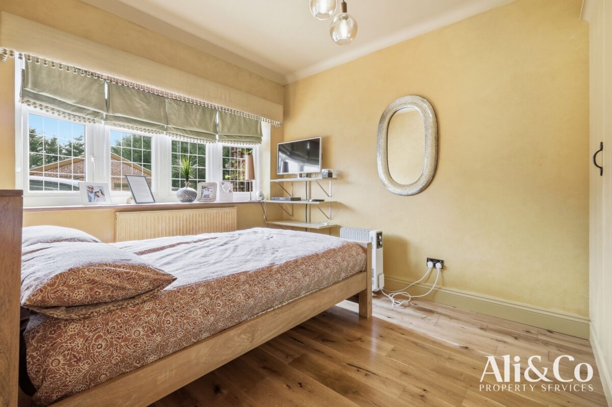 Rainbow Acres, North Stifford