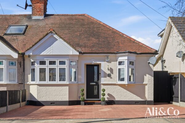 Crowstone Road, Grays