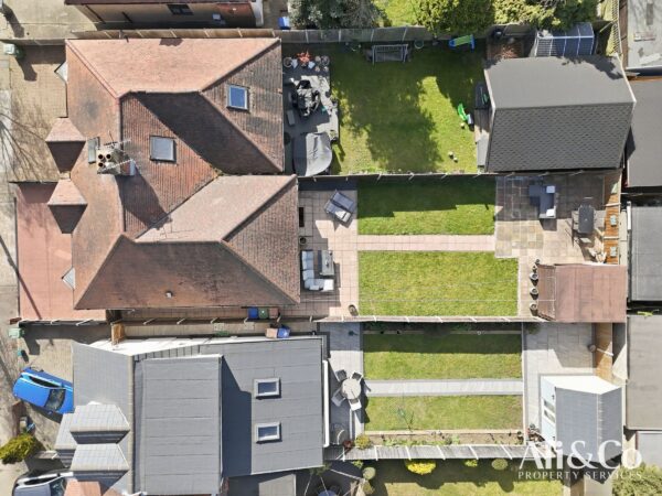 Crowstone Road, Grays