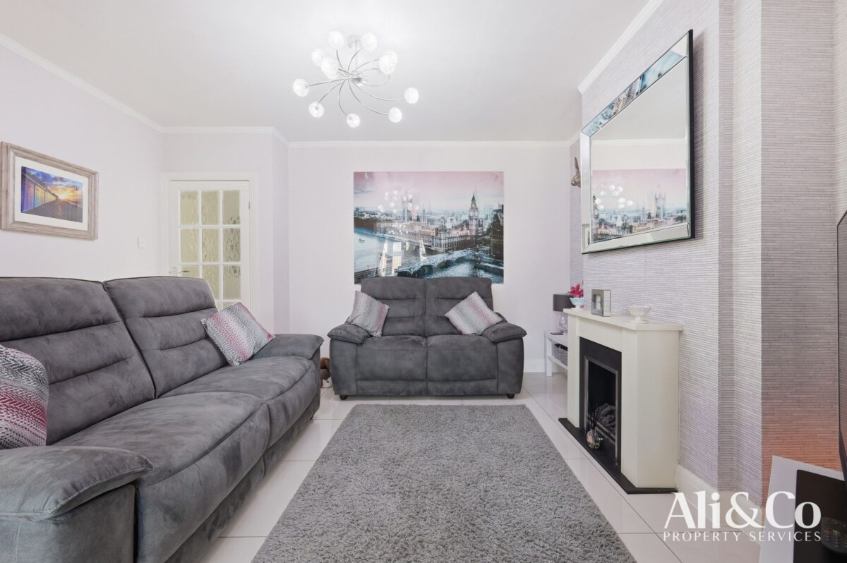 Crowstone Road, Grays