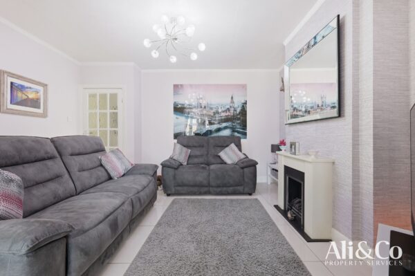 Crowstone Road, Grays