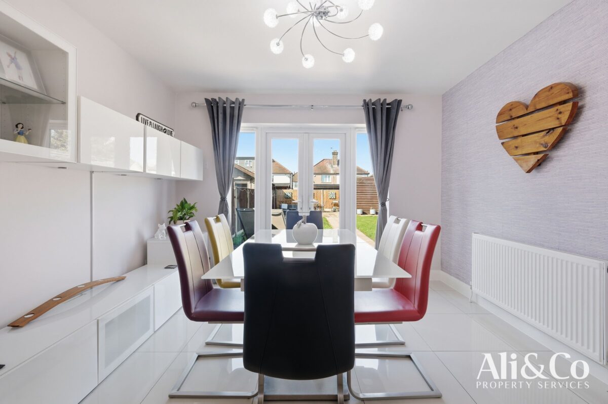 Crowstone Road, Grays