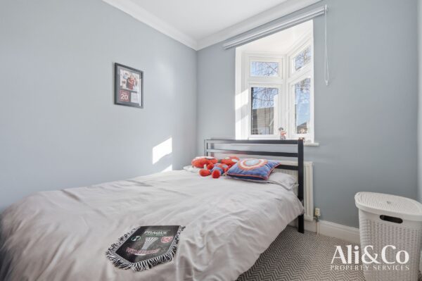 Crowstone Road, Grays