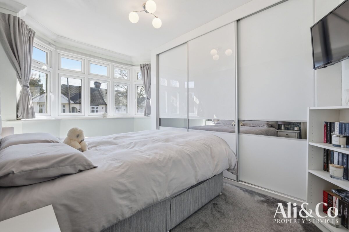 Crowstone Road, Grays