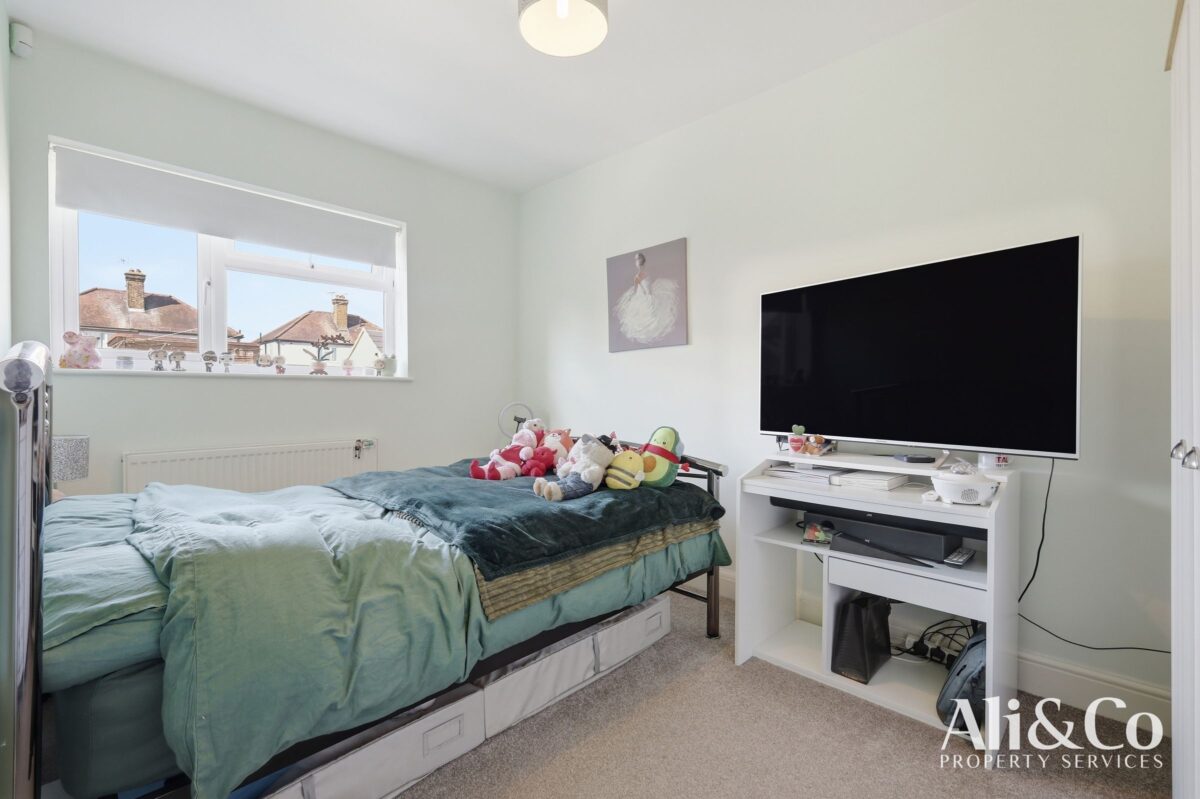 Crowstone Road, Grays