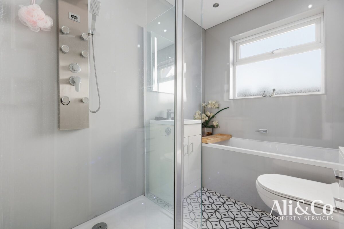 Crowstone Road, Grays