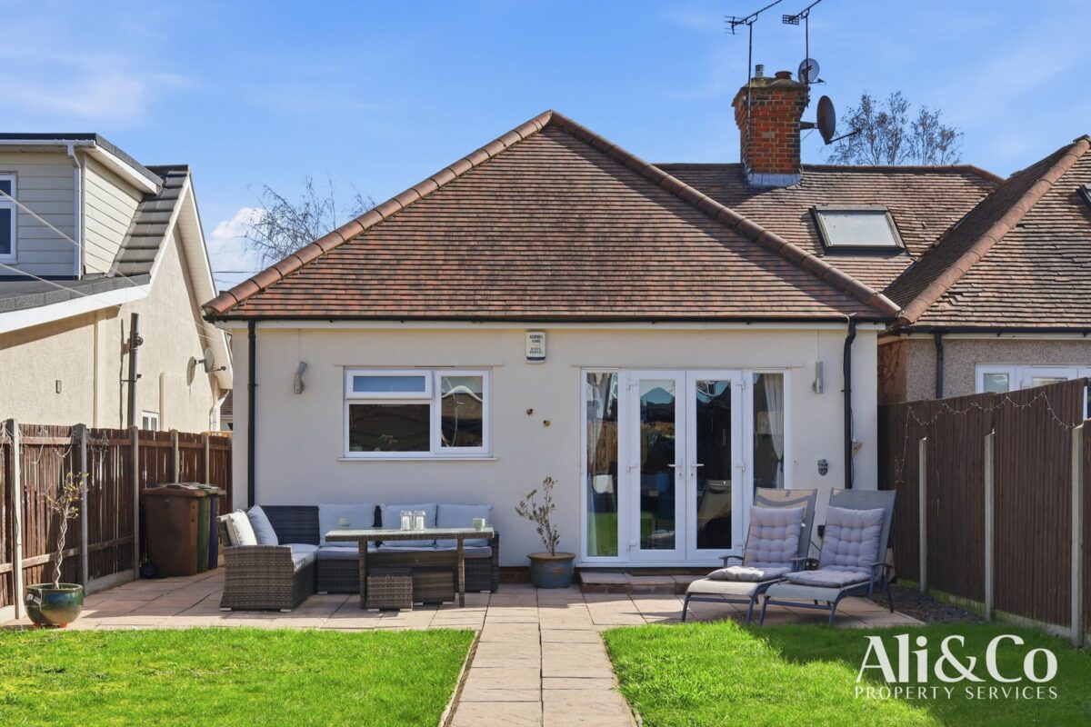 Crowstone Road, Grays