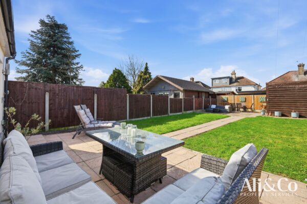 Crowstone Road, Grays