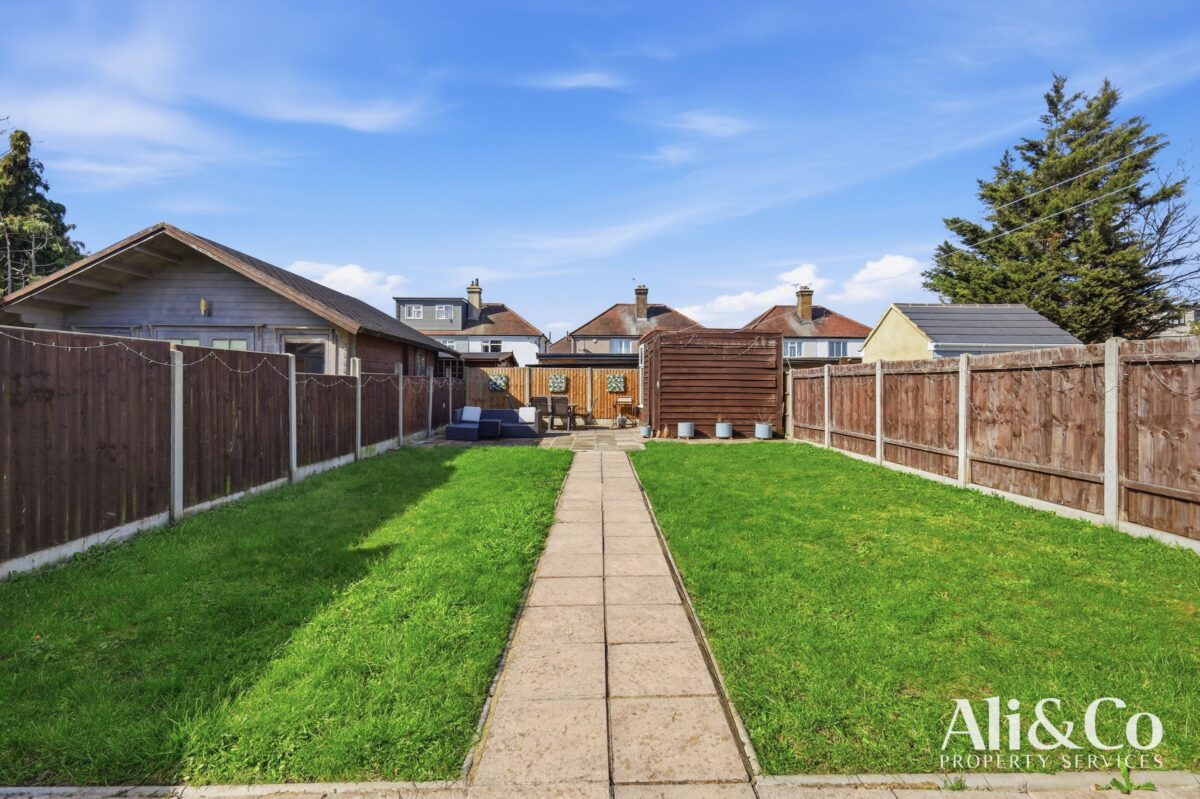 Crowstone Road, Grays