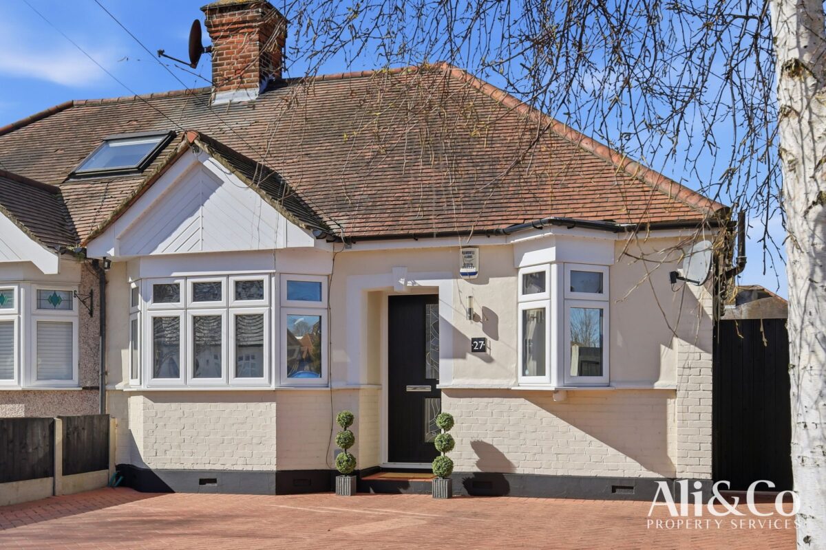 Crowstone Road, Grays