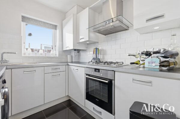 Crowstone Road, Grays