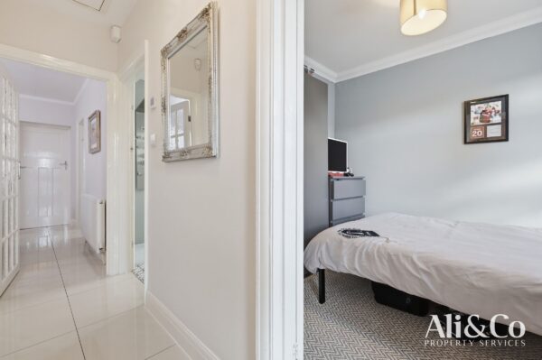 Crowstone Road, Grays