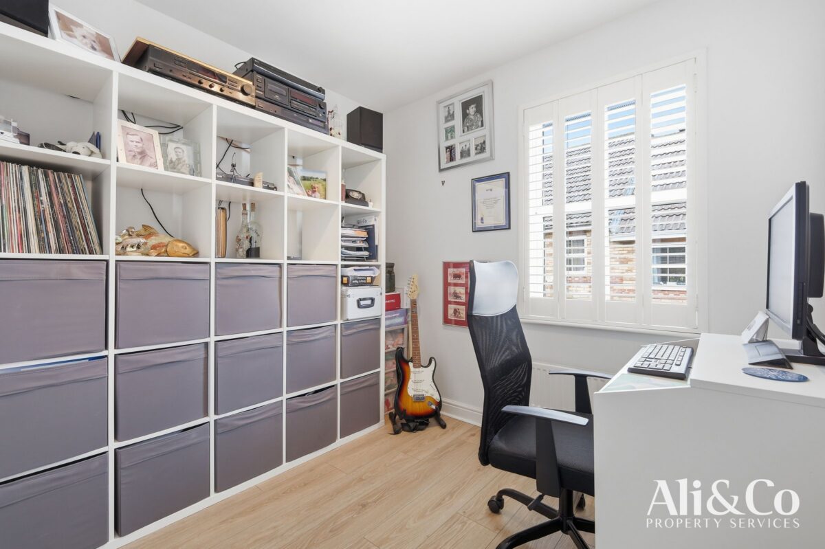 Maunder Close, Grays