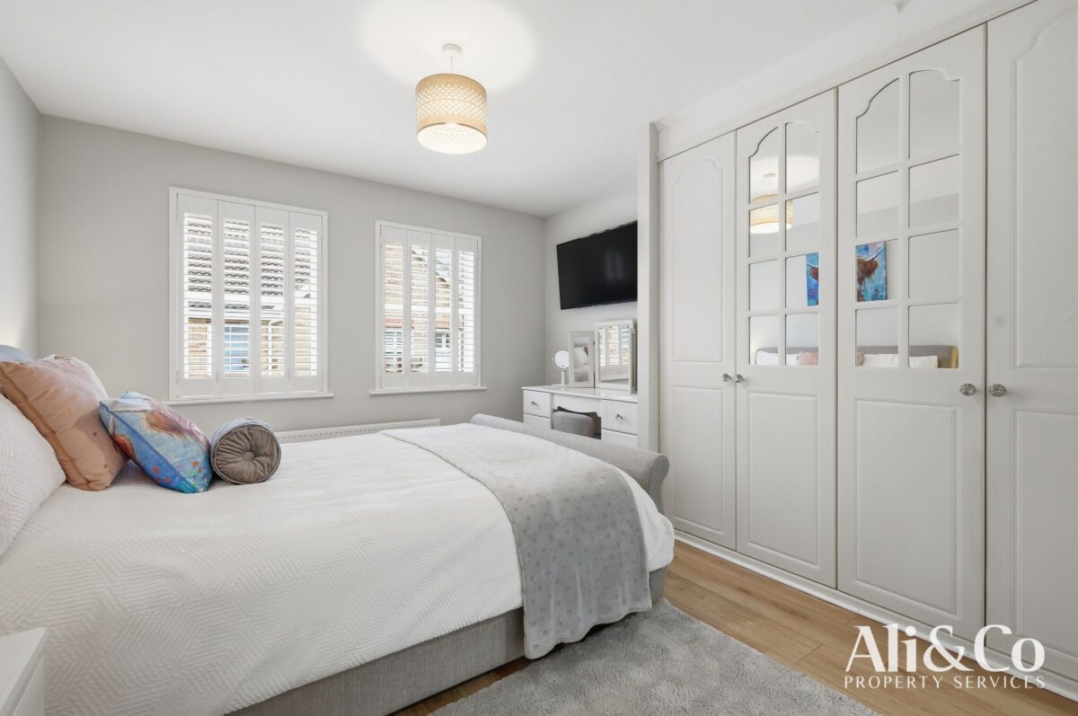 Maunder Close, Grays