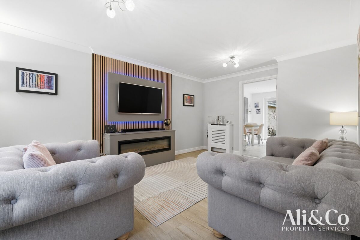 Maunder Close, Grays