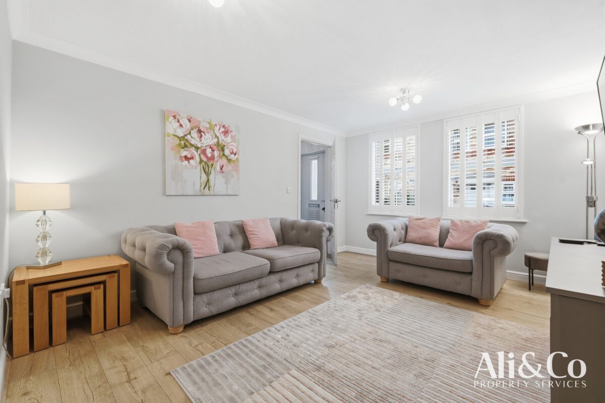 Maunder Close, Grays