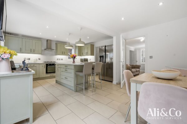 Maunder Close, Grays