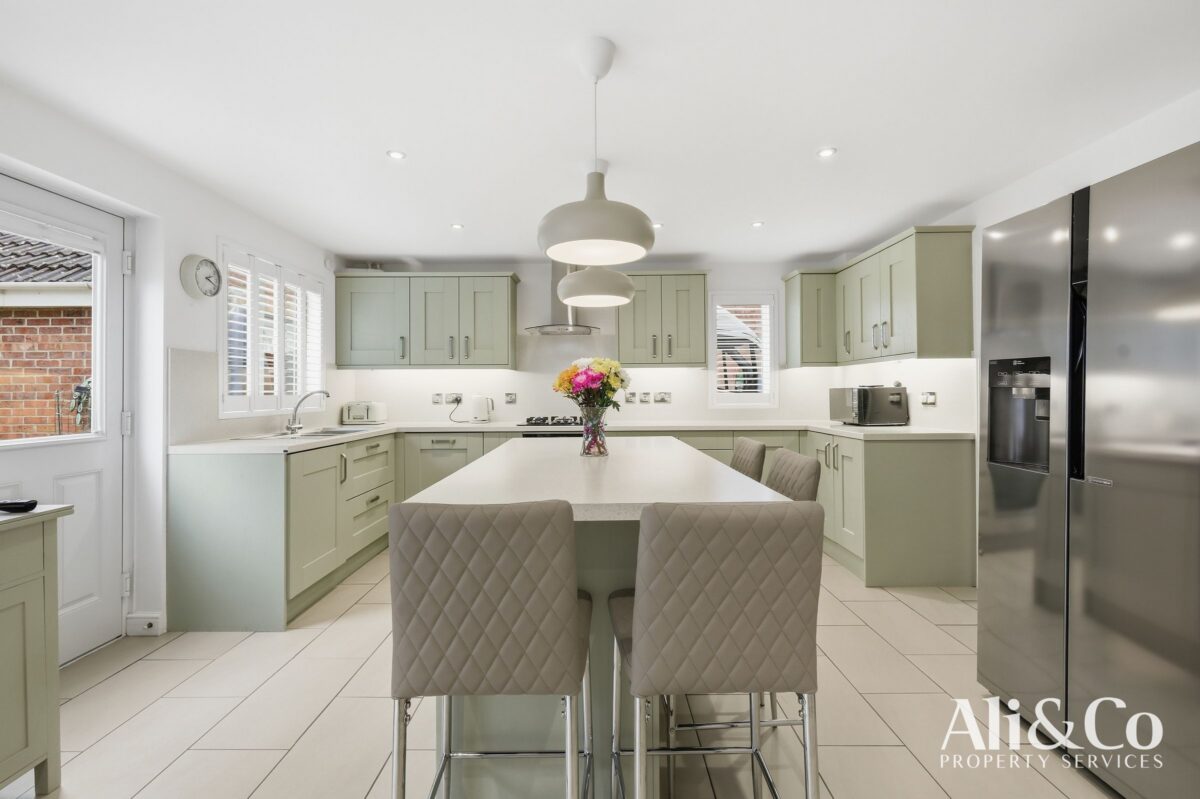 Maunder Close, Grays