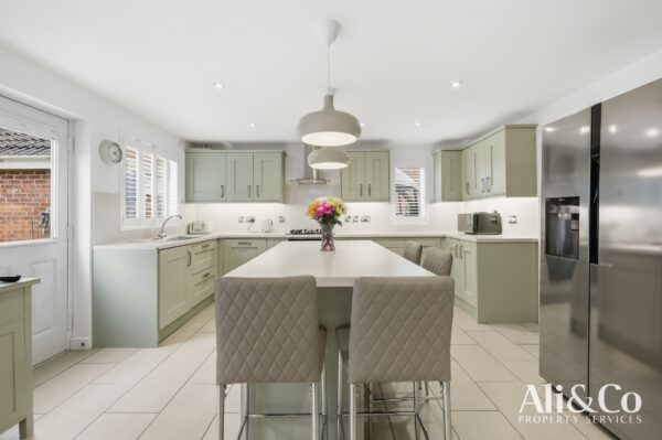 Maunder Close, Grays