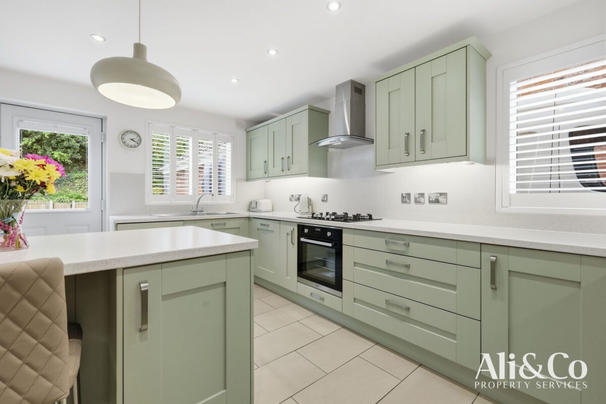 Maunder Close, Grays