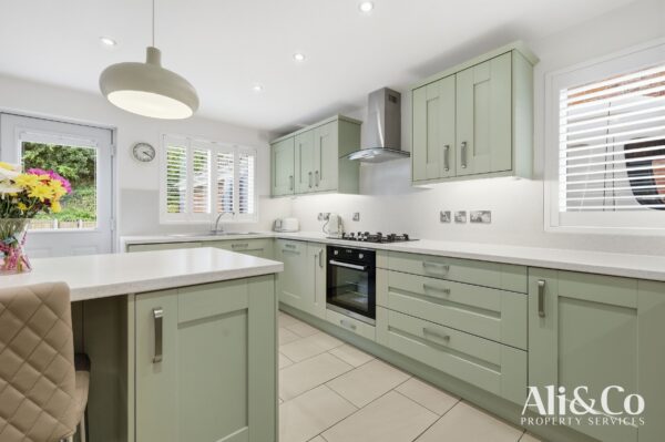 Maunder Close, Grays