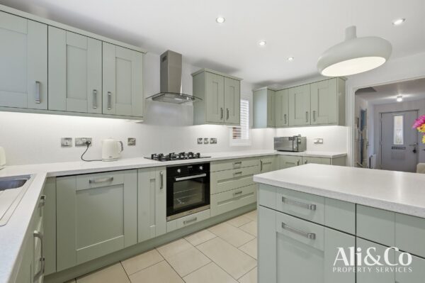 Maunder Close, Grays