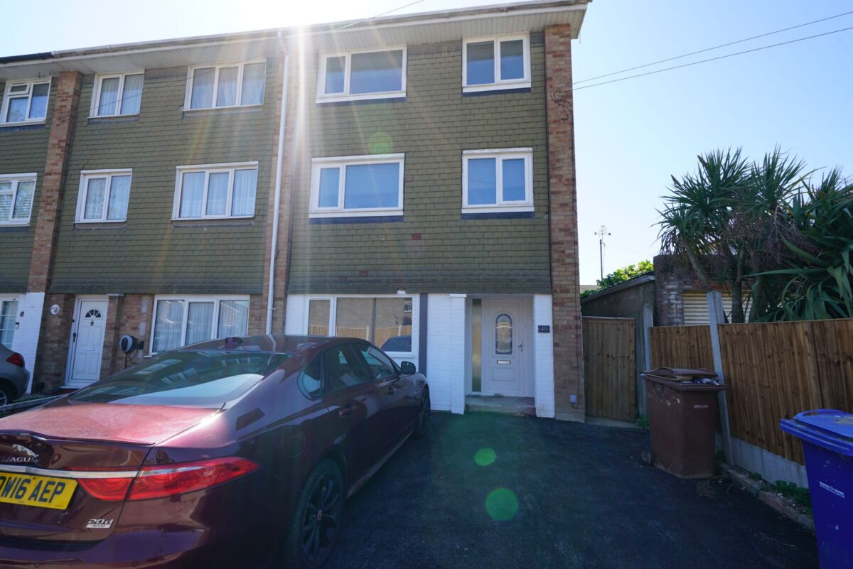 Cedar Road, Grays