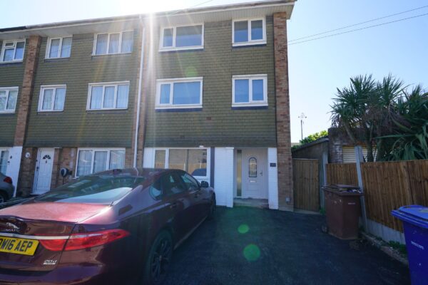 Cedar Road, Grays