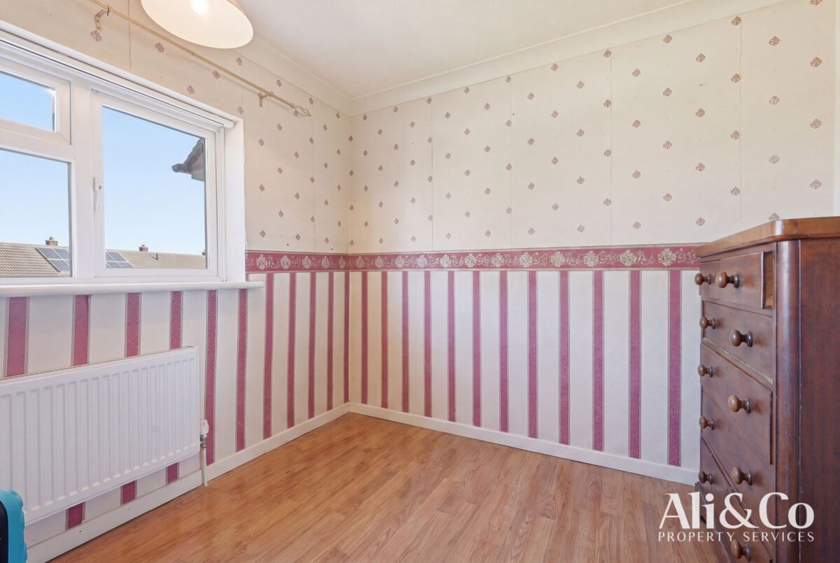 Gourney Grove, Grays