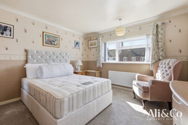 Gourney Grove, Grays