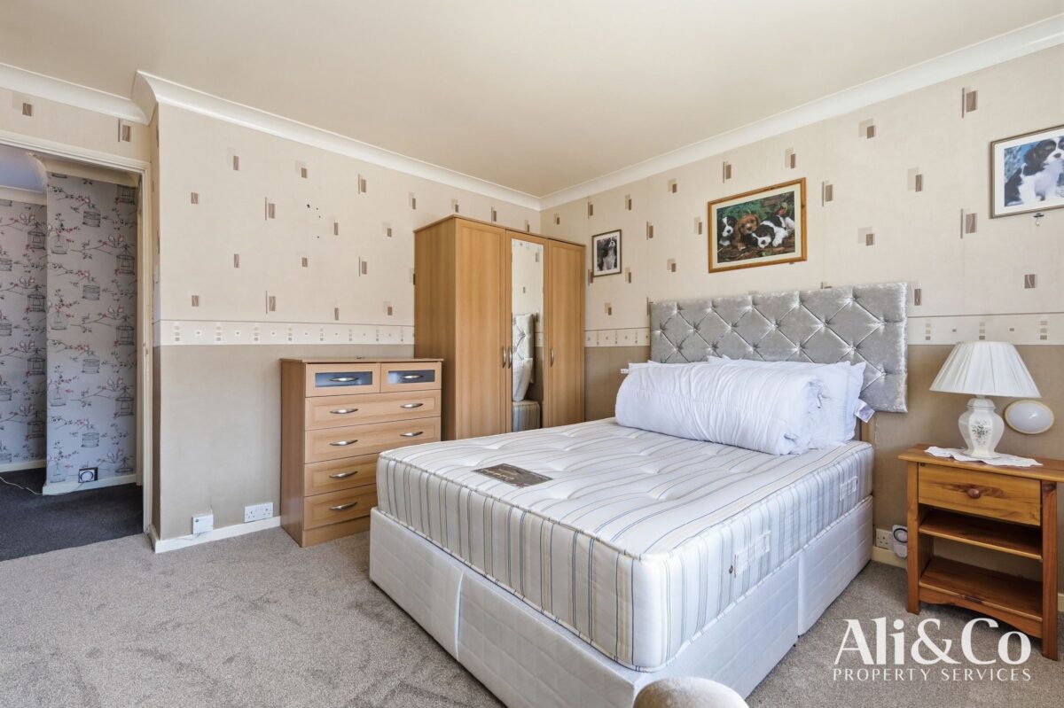 Gourney Grove, Grays