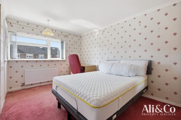 Gourney Grove, Grays